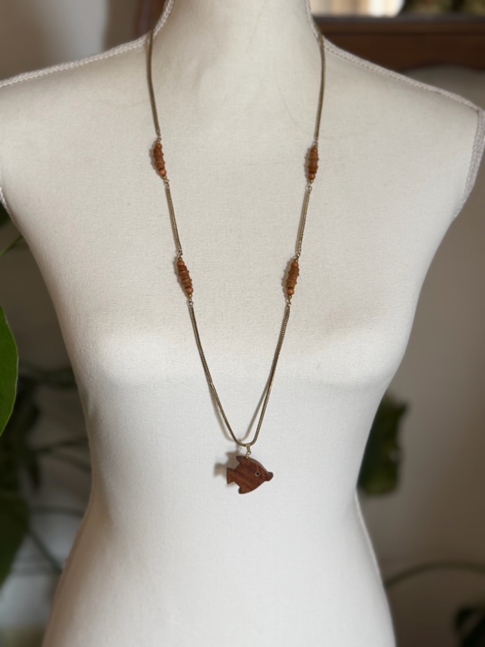 Vintage Hawaiian Wood Brown Fish & Beads Pendant Long Necklace
